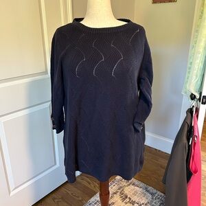 Navy cotton sweater. cut-out pattern. crew neck.